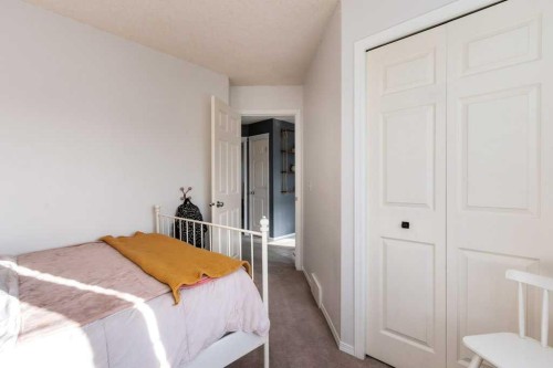 28 Everstone Way Sw, Calgary, AB - Indoor Photo Showing Bedroom