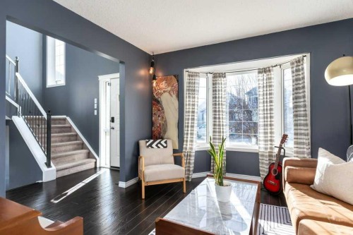 28 Everstone Way Sw, Calgary, AB - Indoor Photo Showing Living Room