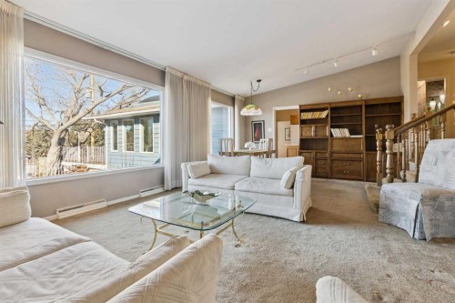 34 Rosery Drive Nw, Calgary, AB - Indoor Photo Showing Living Room