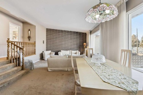 34 Rosery Drive Nw, Calgary, AB - Indoor Photo Showing Other Room