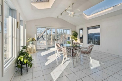 34 Rosery Drive Nw, Calgary, AB - Indoor Photo Showing Dining Room