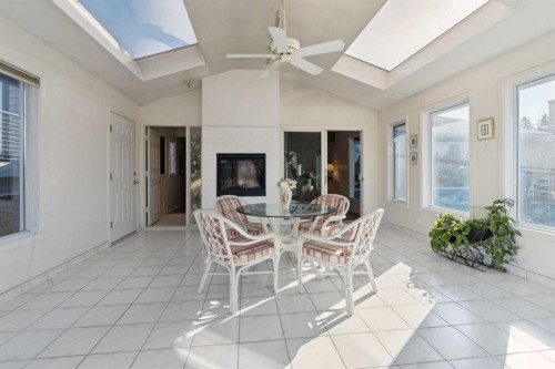 34 Rosery Drive Nw, Calgary, AB - Indoor Photo Showing Dining Room