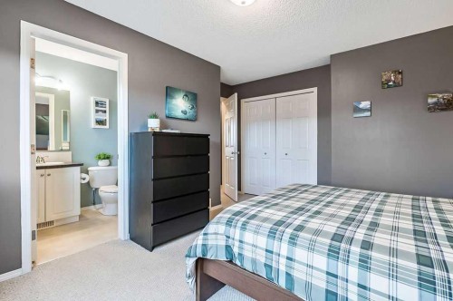 42 Royal Birch Mount Nw, Calgary, AB - Indoor Photo Showing Bedroom