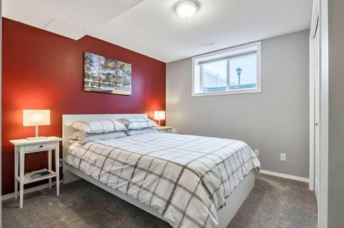 42 Royal Birch Mount Nw, Calgary, AB - Indoor Photo Showing Bedroom