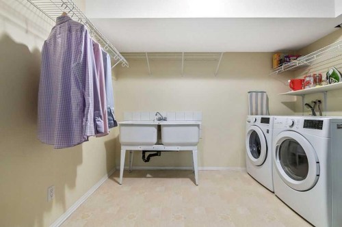 42 Royal Birch Mount Nw, Calgary, AB - Indoor Photo Showing Laundry Room