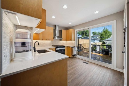 412 17 Avenue Nw, Calgary, AB - Indoor Photo Showing Kitchen