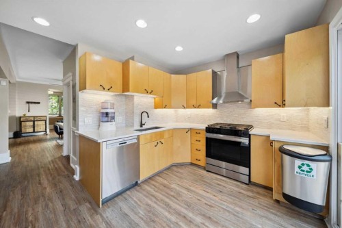 412 17 Avenue Nw, Calgary, AB - Indoor Photo Showing Kitchen