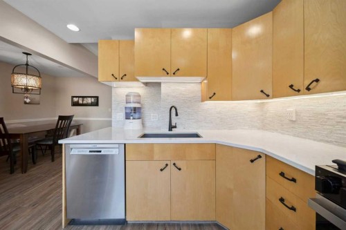 412 17 Avenue Nw, Calgary, AB - Indoor Photo Showing Kitchen