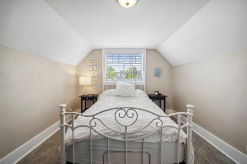 412 17 Avenue Nw, Calgary, AB - Indoor Photo Showing Bedroom