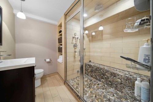 412 17 Avenue Nw, Calgary, AB - Indoor Photo Showing Bathroom