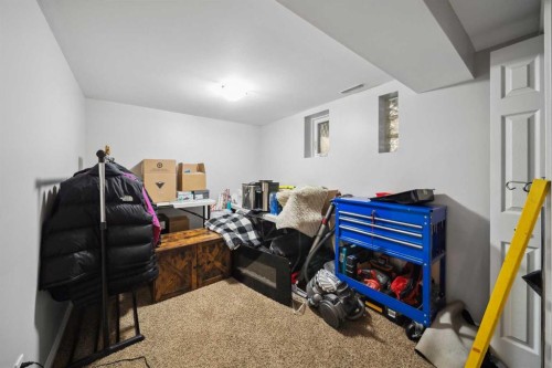 412 17 Avenue Nw, Calgary, AB - Indoor