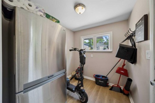 412 17 Avenue Nw, Calgary, AB - Indoor