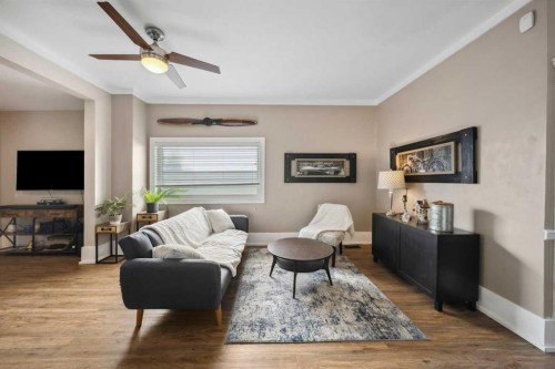 412 17 Avenue Nw, Calgary, AB - Indoor Photo Showing Living Room
