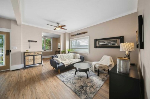 412 17 Avenue Nw, Calgary, AB - Indoor Photo Showing Living Room With Fireplace