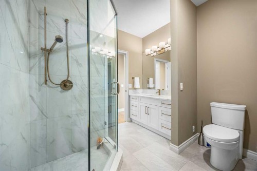 57 Edelweiss Point Nw, Calgary, AB - Indoor Photo Showing Bathroom