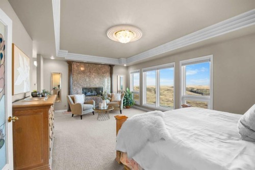 57 Edelweiss Point Nw, Calgary, AB - Indoor Photo Showing Bedroom