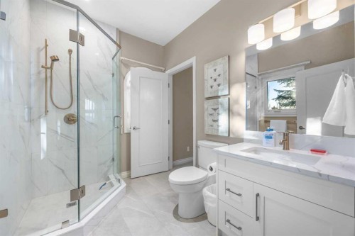 57 Edelweiss Point Nw, Calgary, AB - Indoor Photo Showing Bathroom