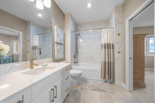 57 Edelweiss Point Nw, Calgary, AB - Indoor Photo Showing Bathroom