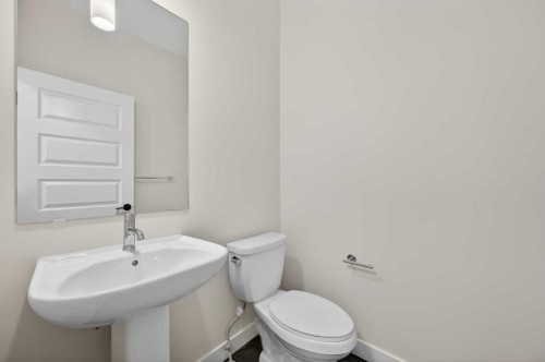 2230 Bayview Drive, Airdrie, AB - Indoor Photo Showing Bathroom