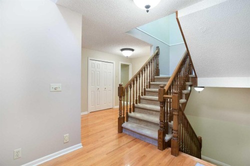 32-275 Woodridge Drive Sw, Calgary, AB - Indoor Photo Showing Other Room