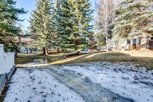 32-275 Woodridge Drive Sw, Calgary, AB - Outdoor