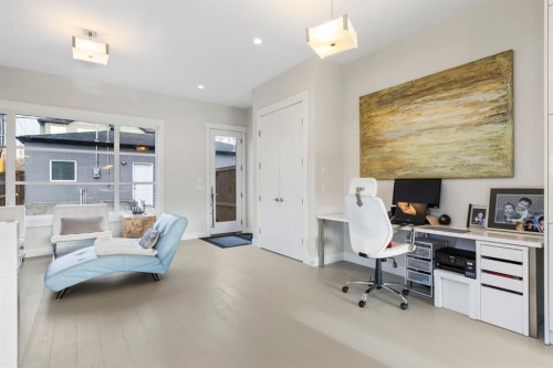 1810 43 Street Nw, Calgary, AB - Indoor Photo Showing Other Room