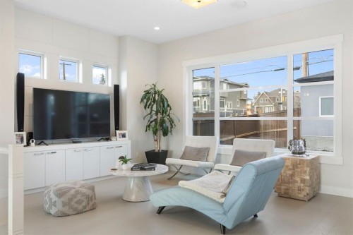 1810 43 Street Nw, Calgary, AB - Indoor Photo Showing Living Room