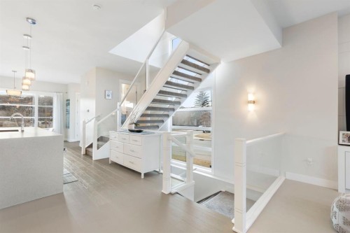 1810 43 Street Nw, Calgary, AB - Indoor Photo Showing Other Room