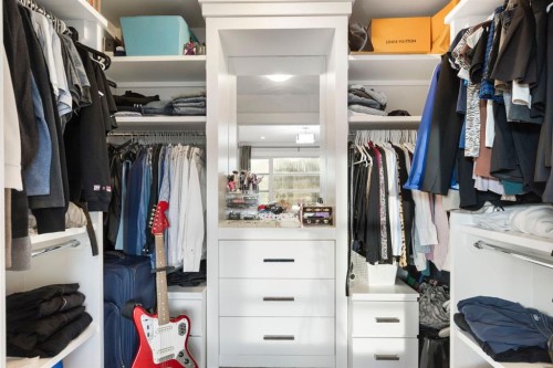 1810 43 Street Nw, Calgary, AB - Indoor With Storage