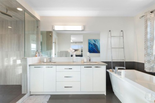 1810 43 Street Nw, Calgary, AB - Indoor Photo Showing Bathroom