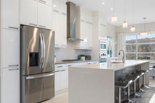 1810 43 Street Nw, Calgary, AB - Indoor Photo Showing Kitchen With Upgraded Kitchen