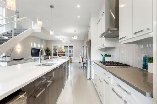 1810 43 Street Nw, Calgary, AB - Indoor Photo Showing Kitchen With Upgraded Kitchen