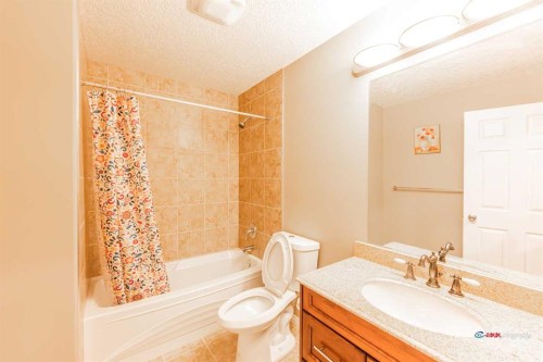 94 Kincora Gardens Nw, Calgary, AB - Indoor Photo Showing Bathroom
