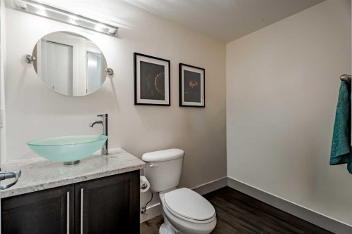 101-3704 15A Street Sw, Calgary, AB - Indoor Photo Showing Bathroom