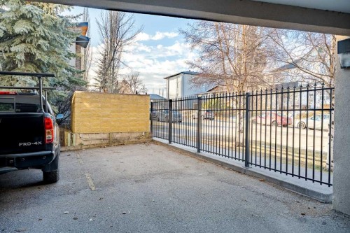 101-3704 15A Street Sw, Calgary, AB - Outdoor