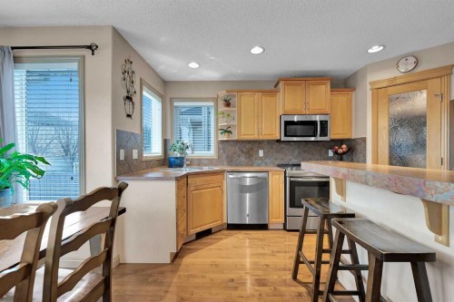 270 Everstone Drive Sw, Calgary, AB - Indoor Photo Showing Kitchen