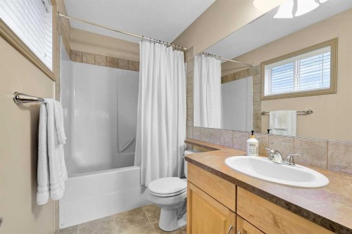 270 Everstone Drive Sw, Calgary, AB - Indoor Photo Showing Bathroom