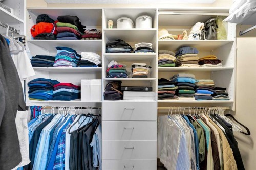 270 Everstone Drive Sw, Calgary, AB - Indoor With Storage