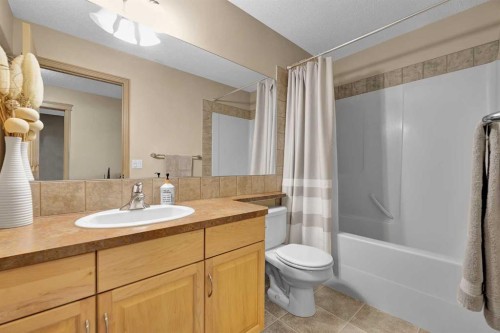 270 Everstone Drive Sw, Calgary, AB - Indoor Photo Showing Bathroom
