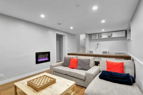 270 Everstone Drive Sw, Calgary, AB - Indoor Photo Showing Living Room