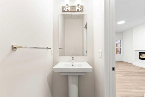 43 Belvedere Point Se, Calgary, AB - Indoor Photo Showing Bathroom