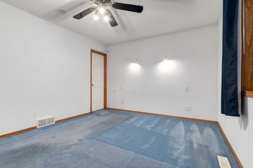 20 Willowbrook Gate Nw, Airdrie, AB - Indoor Photo Showing Other Room