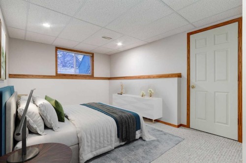 20 Willowbrook Gate Nw, Airdrie, AB - Indoor Photo Showing Bedroom