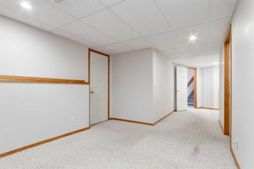 20 Willowbrook Gate Nw, Airdrie, AB - Indoor Photo Showing Other Room