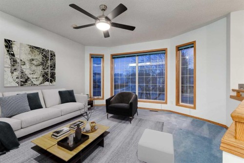 20 Willowbrook Gate Nw, Airdrie, AB - Indoor Photo Showing Living Room