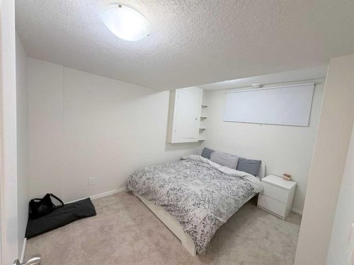 36 Evansborough Common Nw, Calgary, AB - Indoor Photo Showing Bedroom