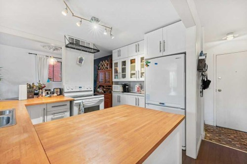 B-518 18 Avenue Sw, Calgary, AB - Indoor Photo Showing Kitchen