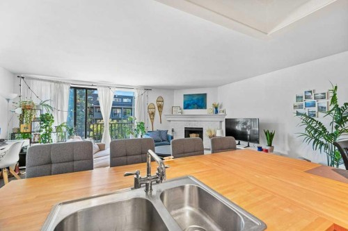 B-518 18 Avenue Sw, Calgary, AB - Indoor With Fireplace