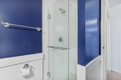 B-518 18 Avenue Sw, Calgary, AB - Indoor Photo Showing Bathroom