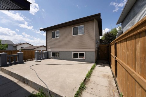 140 Whitworth Way, Calgary, AB - Outdoor With Exterior
